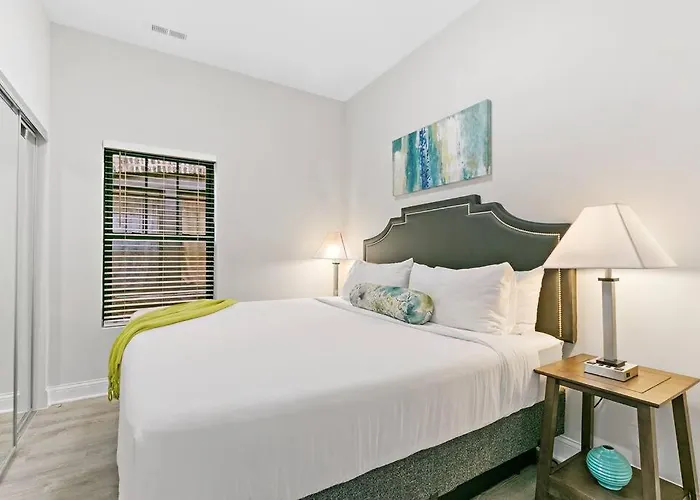 Relaxing 3br With King Beds & Washer - Lawndale 1 & 2 Rep Apartment Chicago
