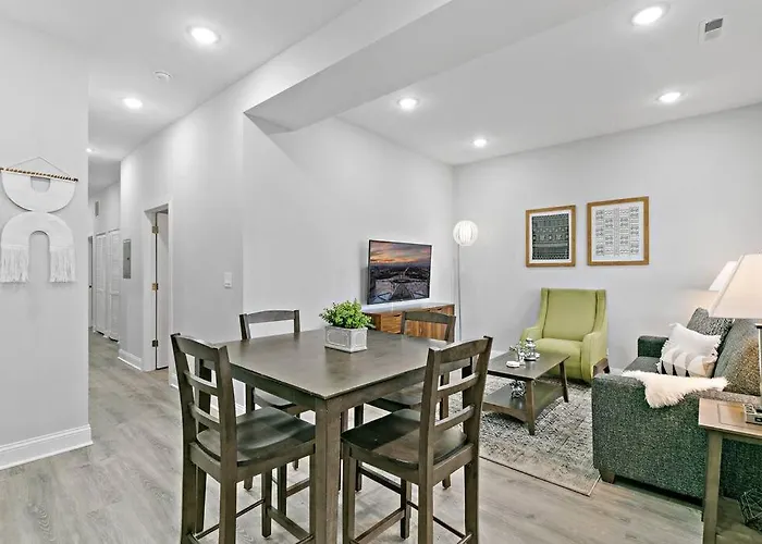 Relaxing 3br With King Beds & Washer - Lawndale 1 & 2 Rep Apartment